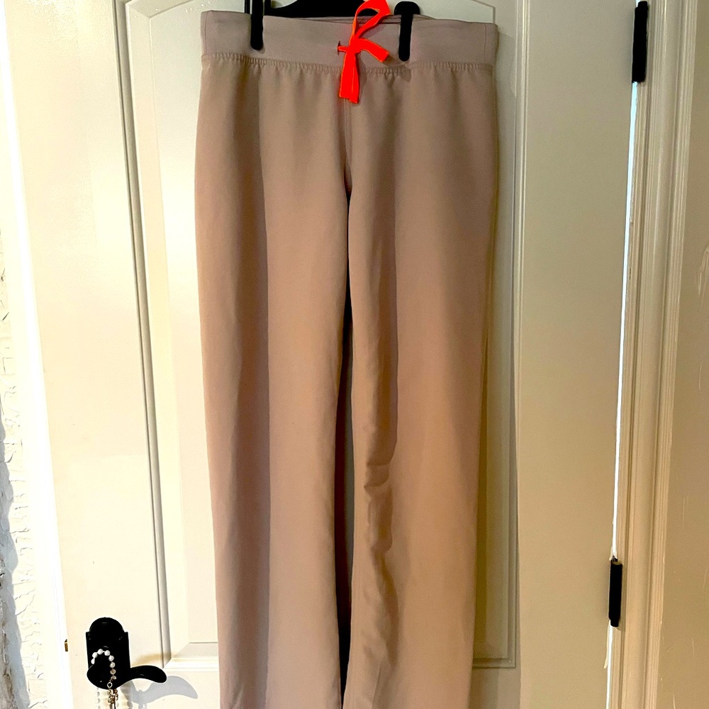 Figs scrubs top and bottom in Boulder